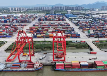 China’s exports fall in August amid weak global demand