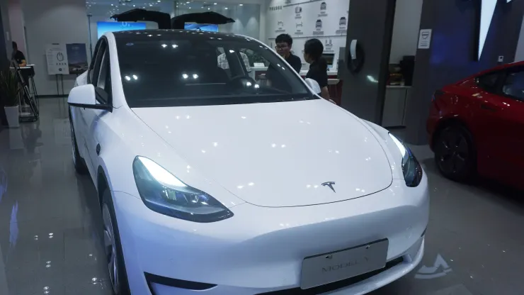 Tesla on Friday launched the latest and brand new Model 3 in China and other markets that offers a much longer driving range than ever before.