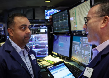 Wall Street ended low as jobs data fueled up interest rate worries