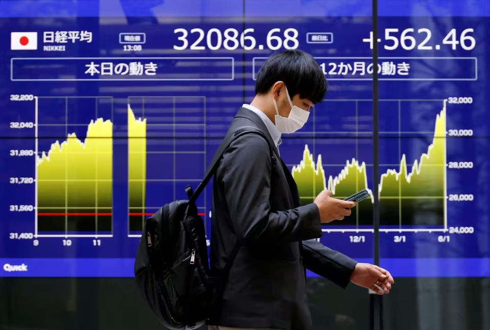 Stock markets in Asia witnessed a fall on Thursday during the opening session as Wall Street started to lose over a long rally. The treasury yields were also near five-months low on hopes that UK’s inflation readings would be sounded in US price data.
