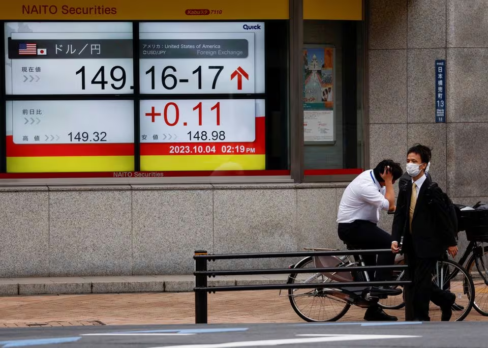 Asian stocks stumbled at the start of the trading session after Christmas, while the dollar hovered around near a five-month low amid a cooling inflation and increasing expectations of interest rates cut.