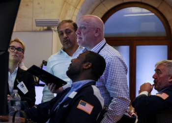 Wall Street loses steam, falls on the last day of 2023