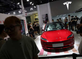 Tesla delivered record cars in Q4, but lost its top EV spot to China’s BYDÂ