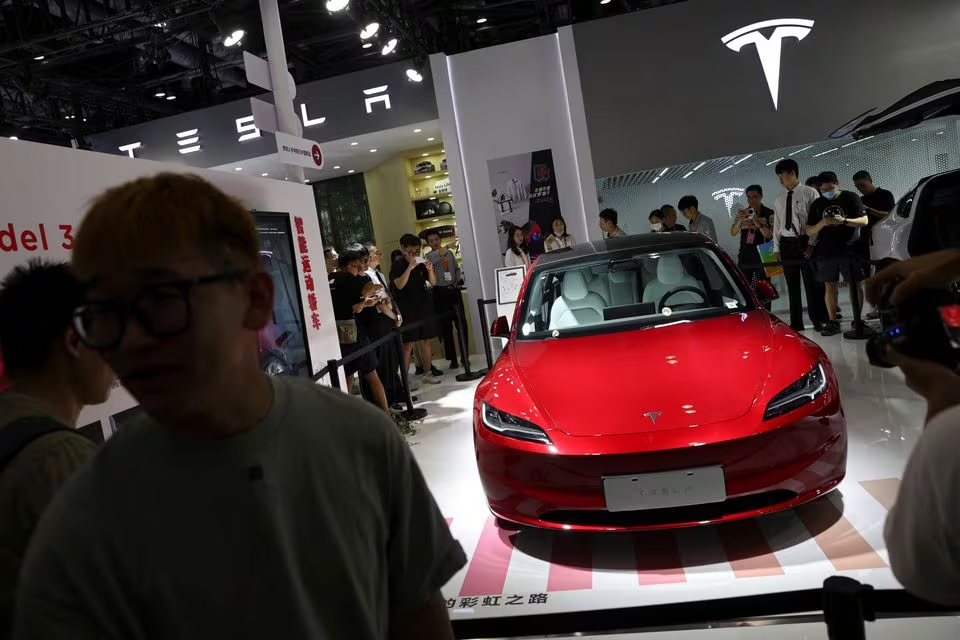 Tesla delivered a record number of cars in Q4, beating all market expectations, but it lost the top EV maker spot to China’s BYD.